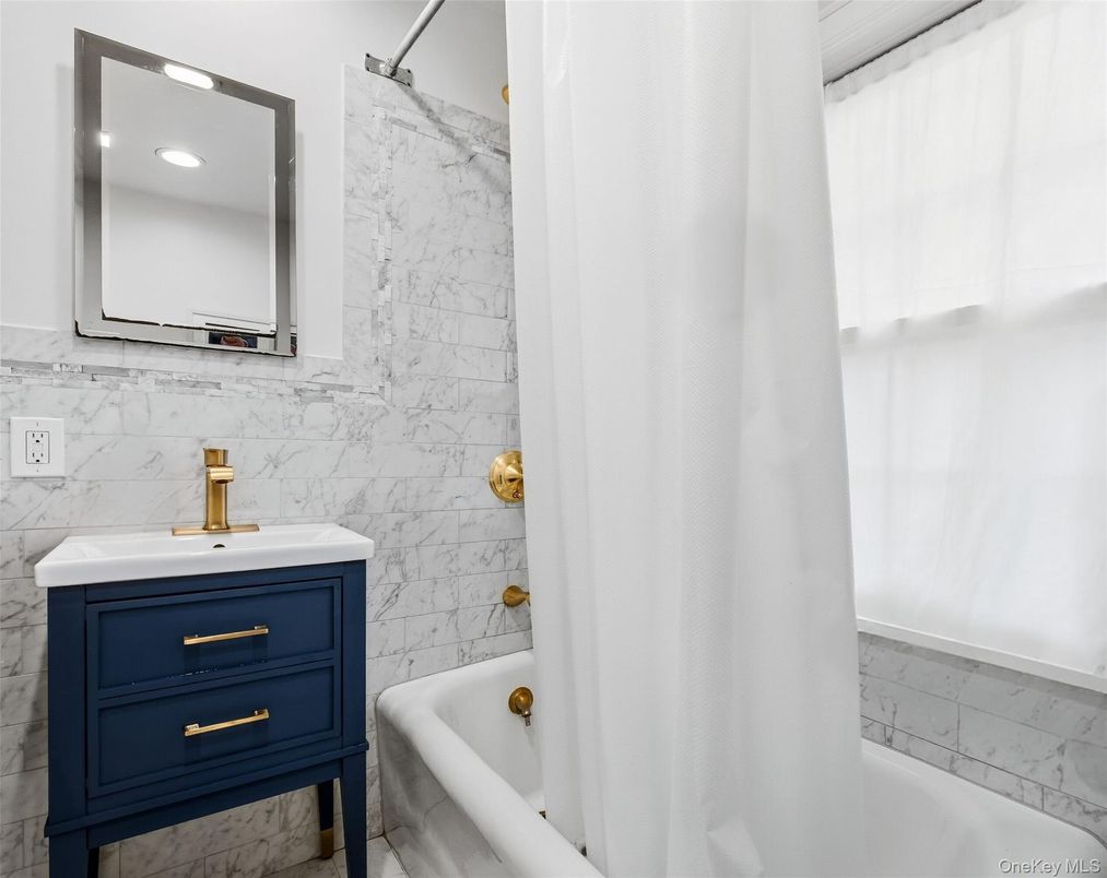 Bathroom, Interior, Marble Walls, Recessed Lighting