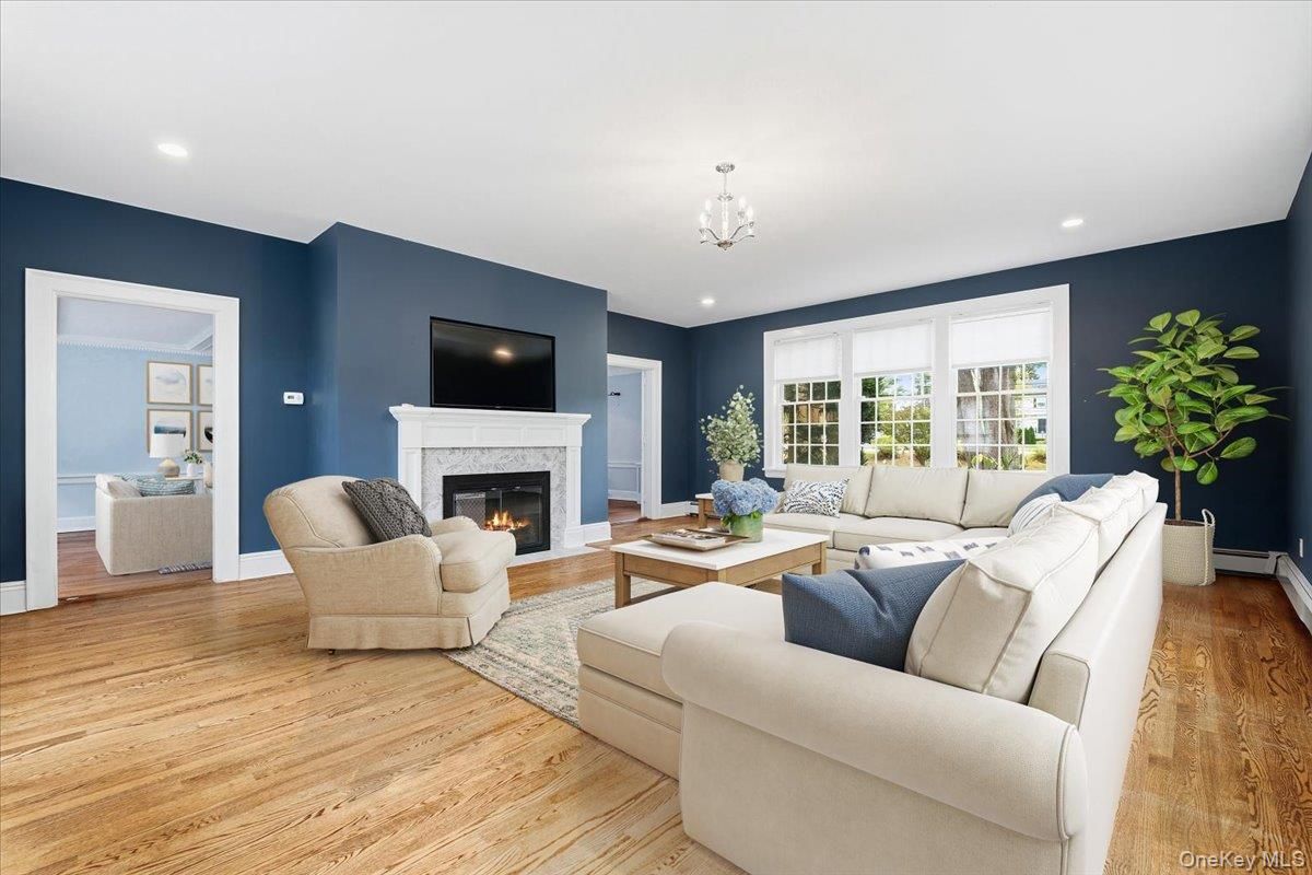 Fireplace, Interior, Living room, Pendant Lights, Recessed Lighting, Wood Texture Flooring