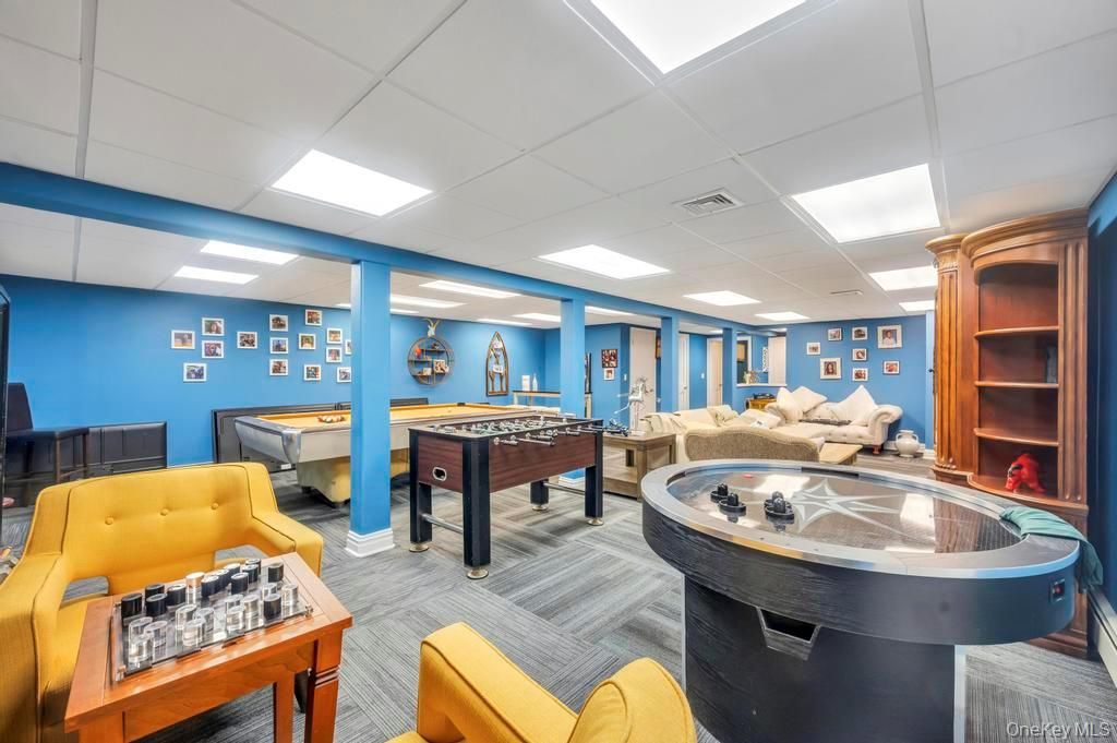 Game Room, Interior, Recessed Lighting