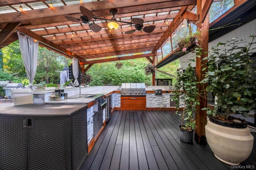 Exterior, Outdoor Kitchen