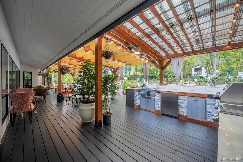 Exterior, Outdoor Kitchen