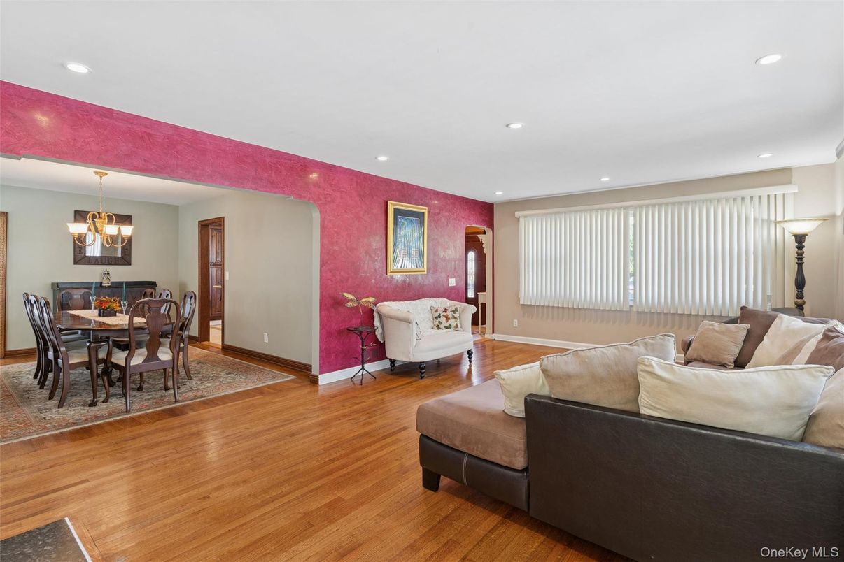 Chandelier, Dining room, Interior, Living room, Recessed Lighting, Wood Texture Flooring