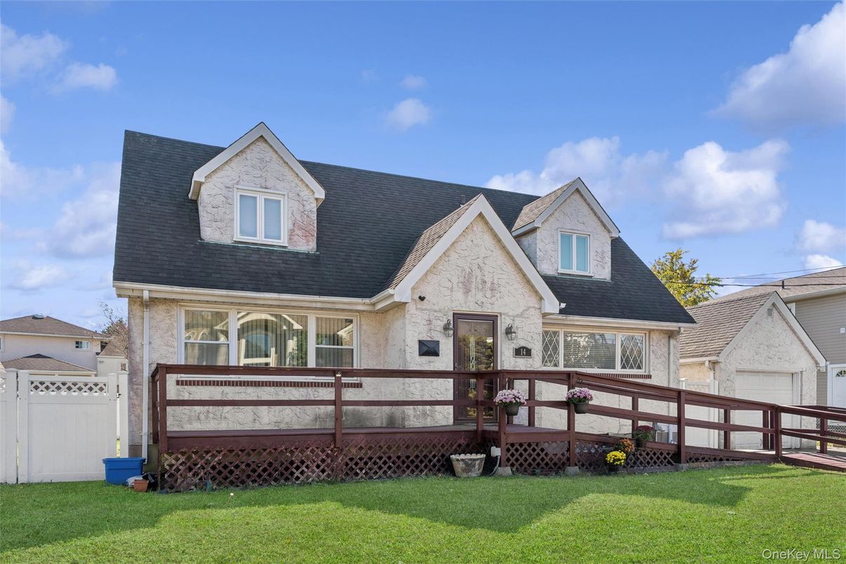 Attached, Detached Garage, Exterior, Facade, Cape Cod