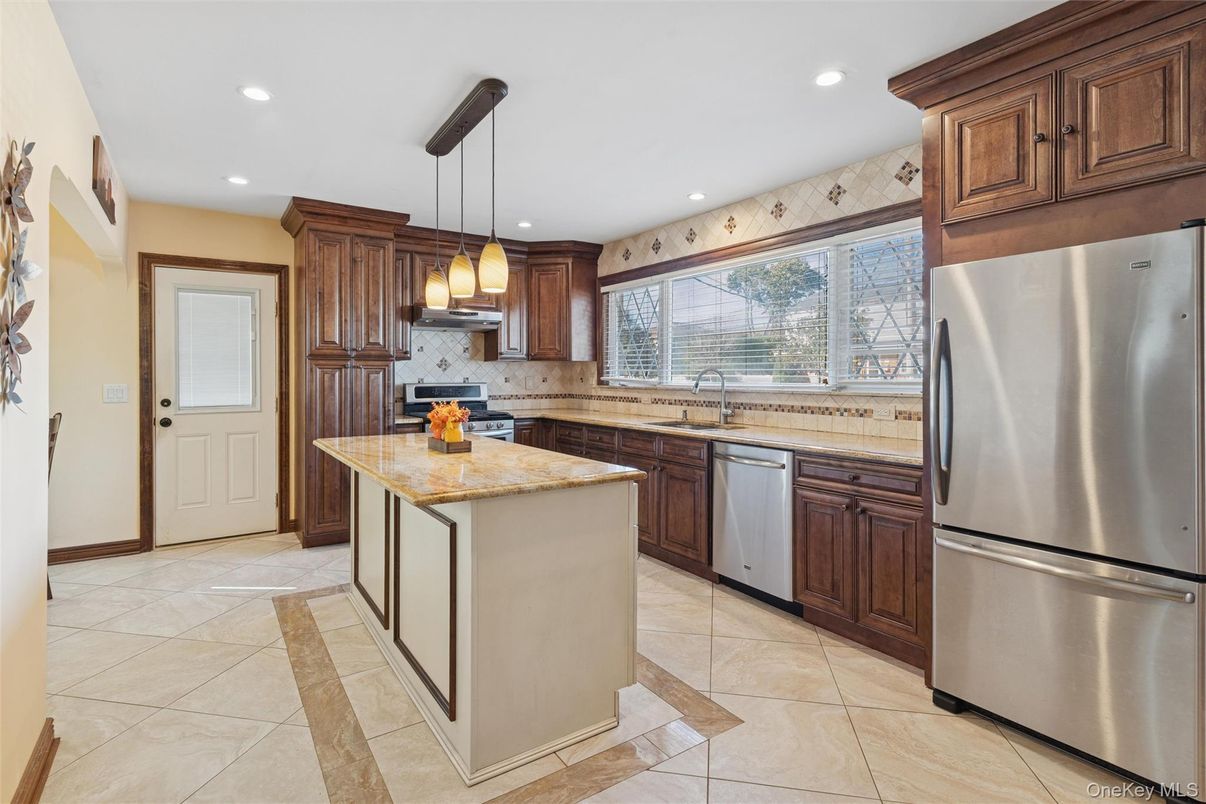 Interior, Kitchen, Pendant Lights, Recessed Lighting, Stainless Steel Appliances