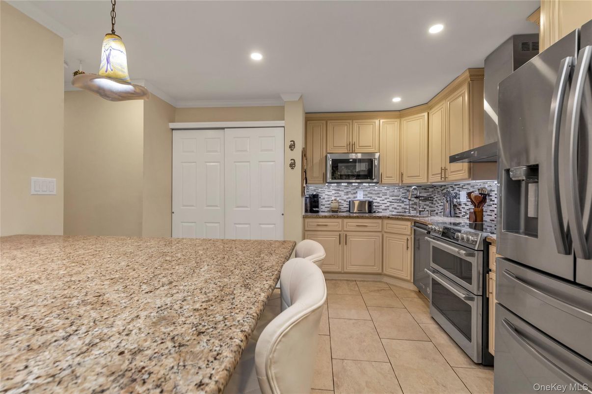 Interior, Kitchen, Pendant Lights, Recessed Lighting, Stainless Steel Appliances