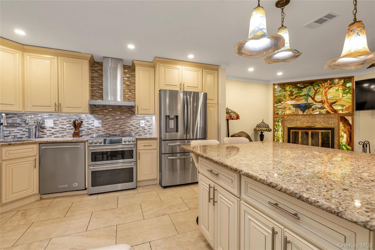 Interior, Kitchen, Pendant Lights, Recessed Lighting, Stainless Steel Appliances