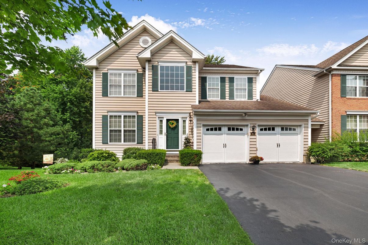 Attached, Exterior, Facade, Farmhouse