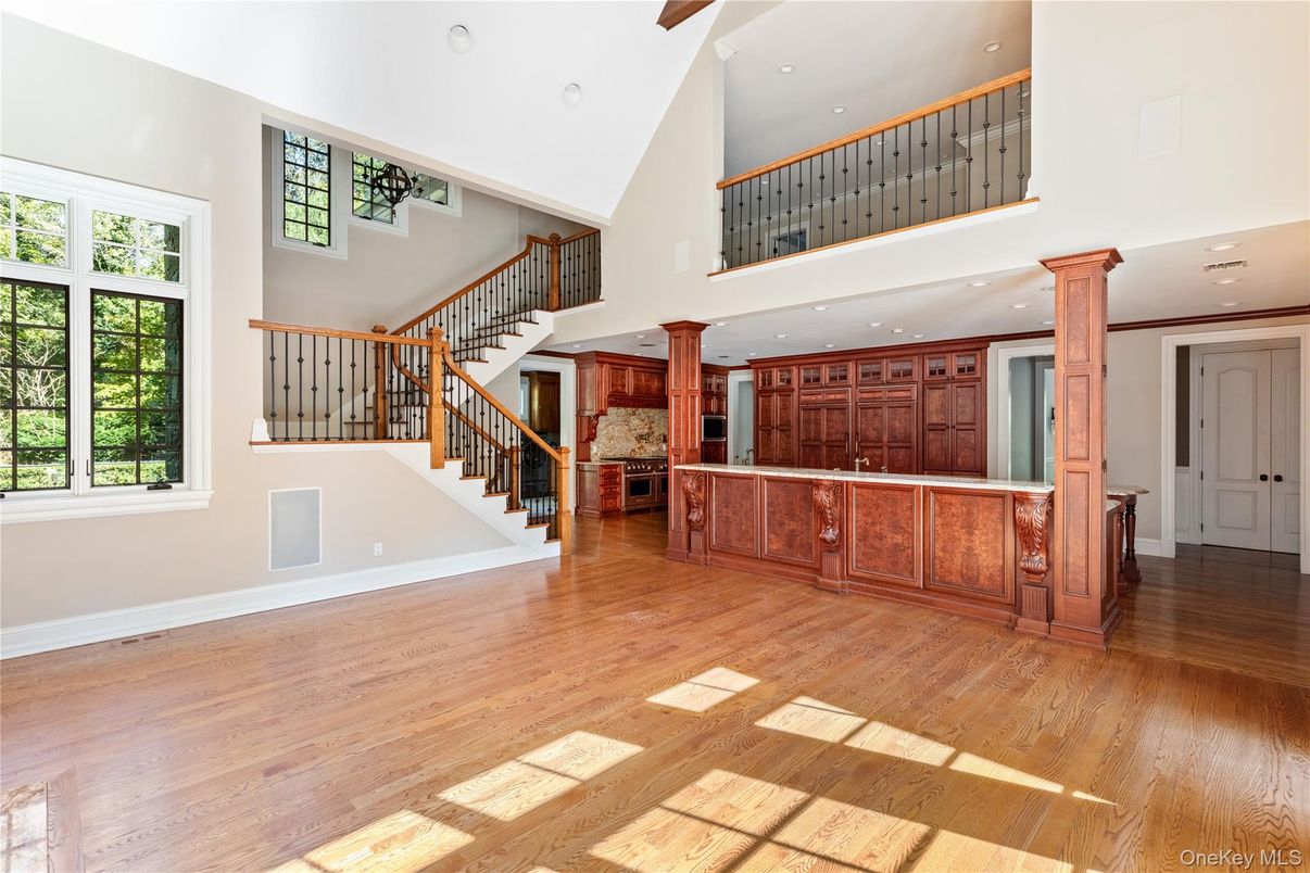 Interior, Recessed Lighting, Wood Texture Flooring