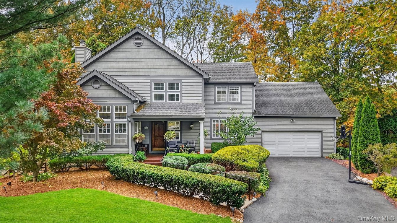 Attached, Exterior, Facade, Farmhouse