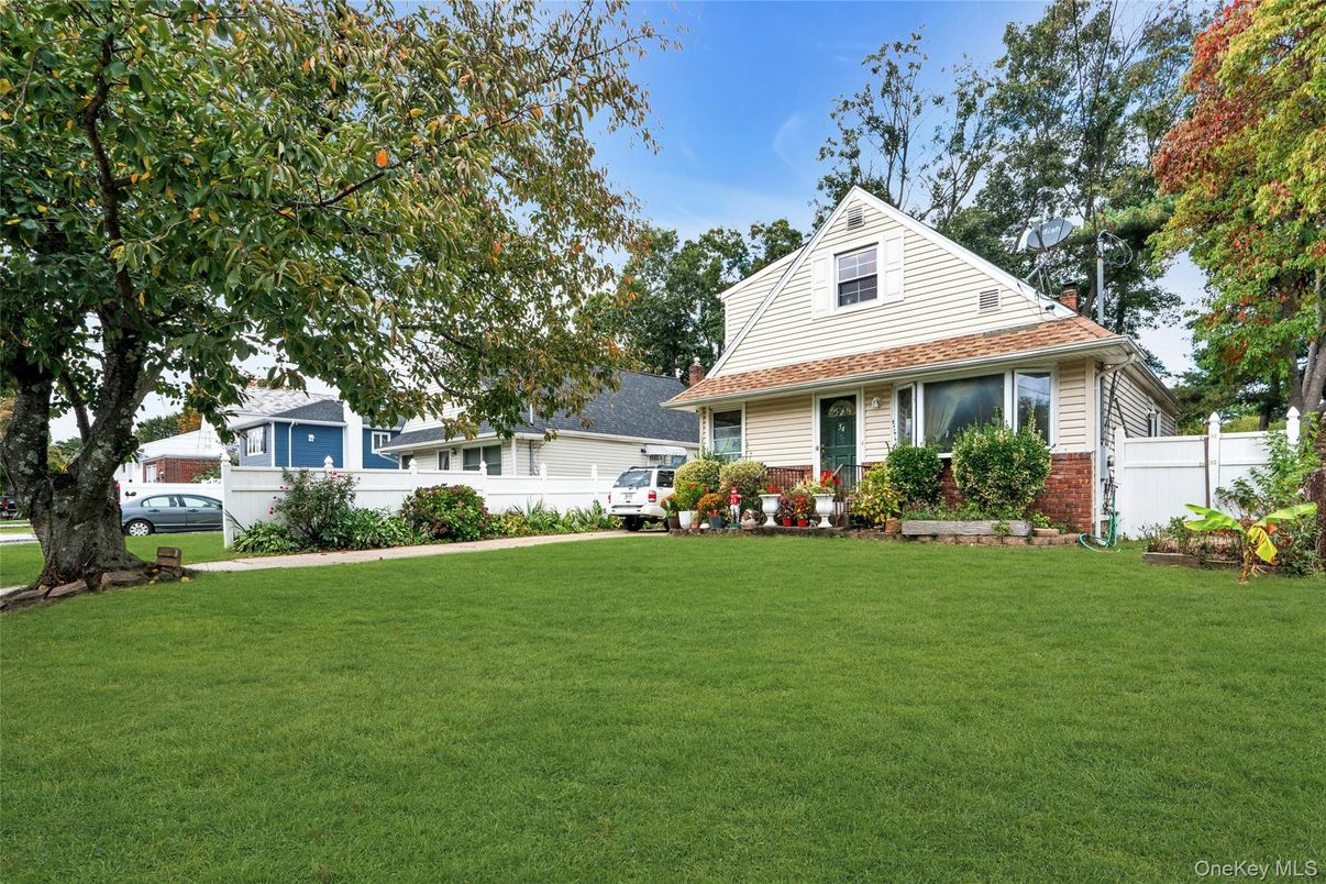 Backyard, Exterior, Facade, Cape Cod