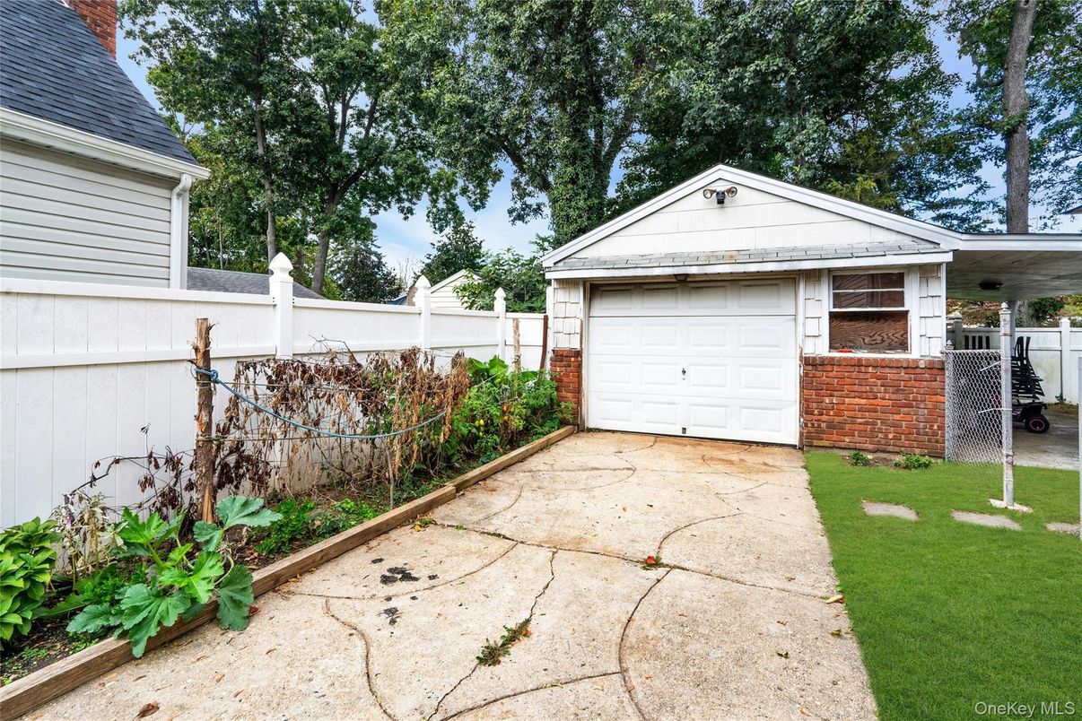 Detached Garage, Exterior