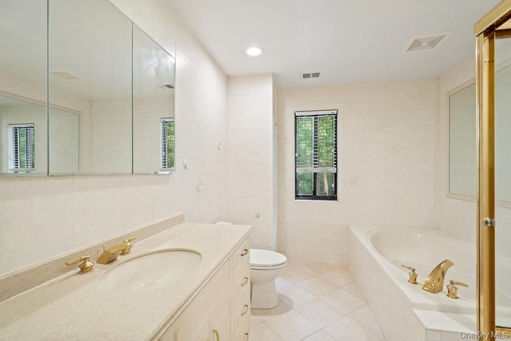 Bathroom, Interior, Recessed Lighting