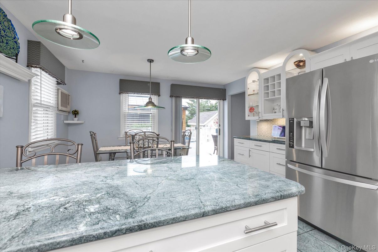 Dining room, Interior, Kitchen, Pendant Lights, Stainless Steel Appliances