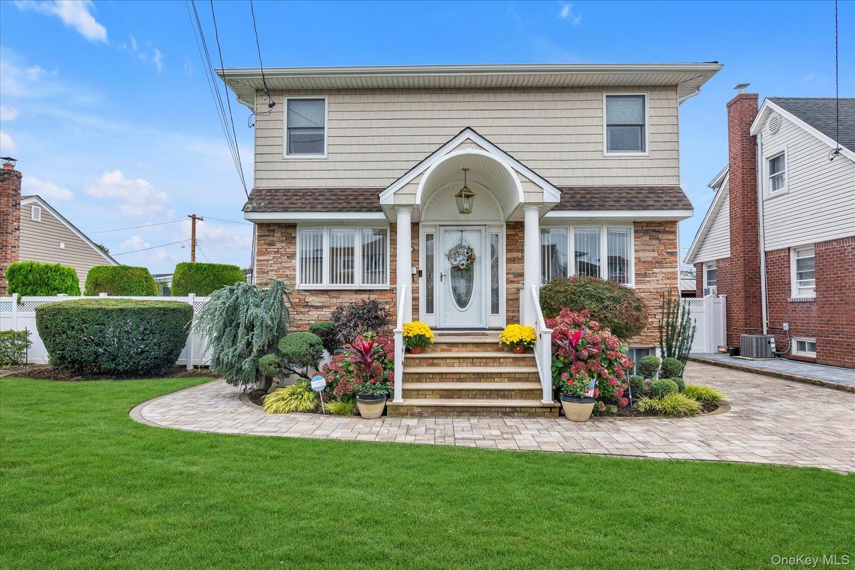 Exterior, Facade, Brick Facade, Raised Ranch