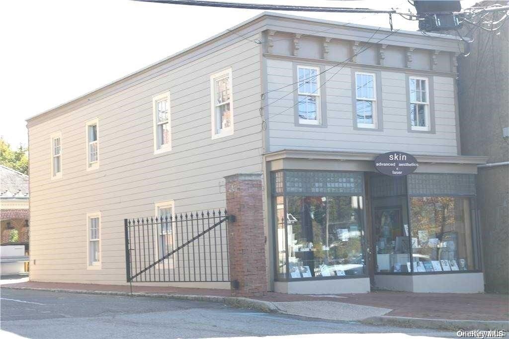 Exterior, Facade, Rowhouse