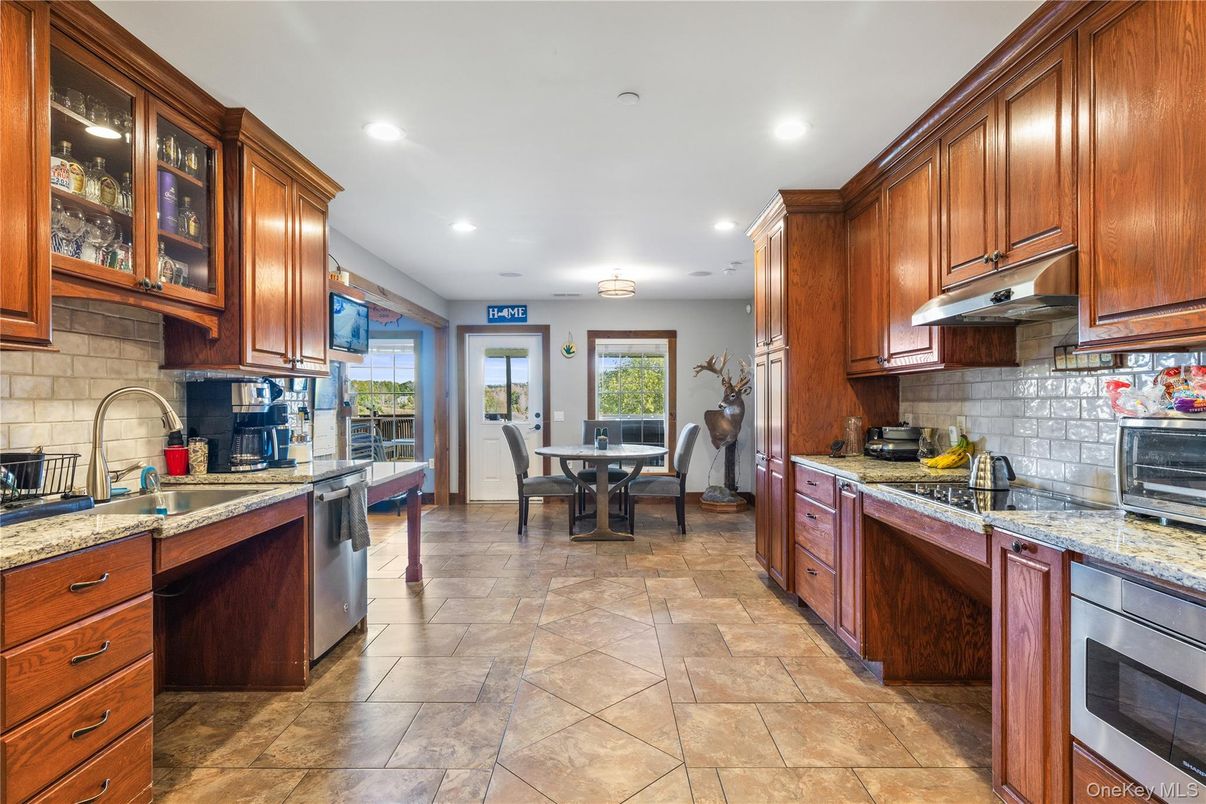 Dining room, Interior, Kitchen, Recessed Lighting, Stainless Steel Appliances