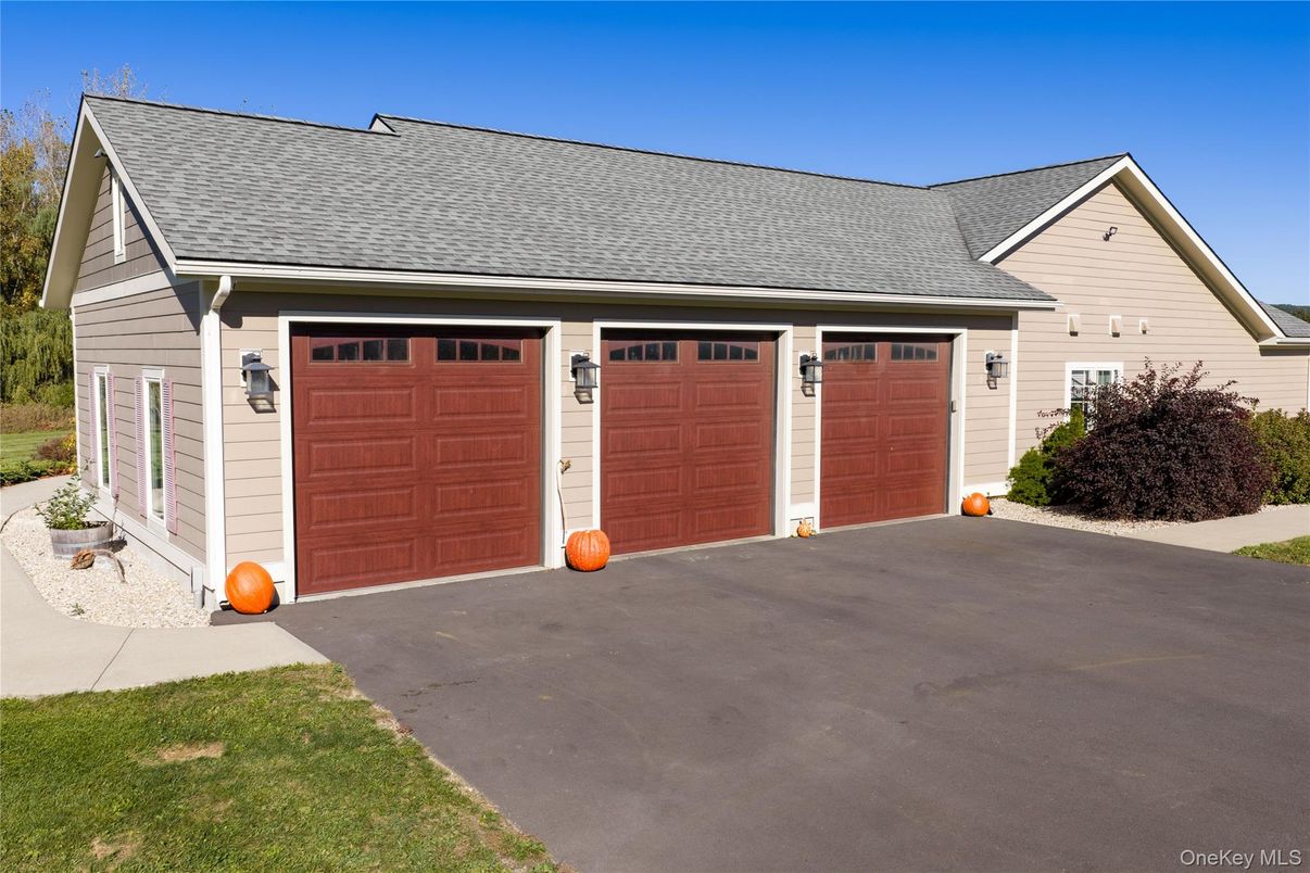 Detached Garage, Exterior