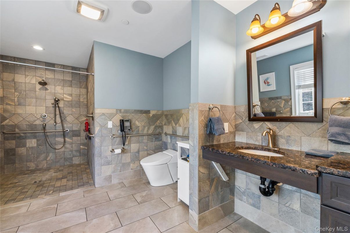 Bathroom, Interior, Recessed Lighting