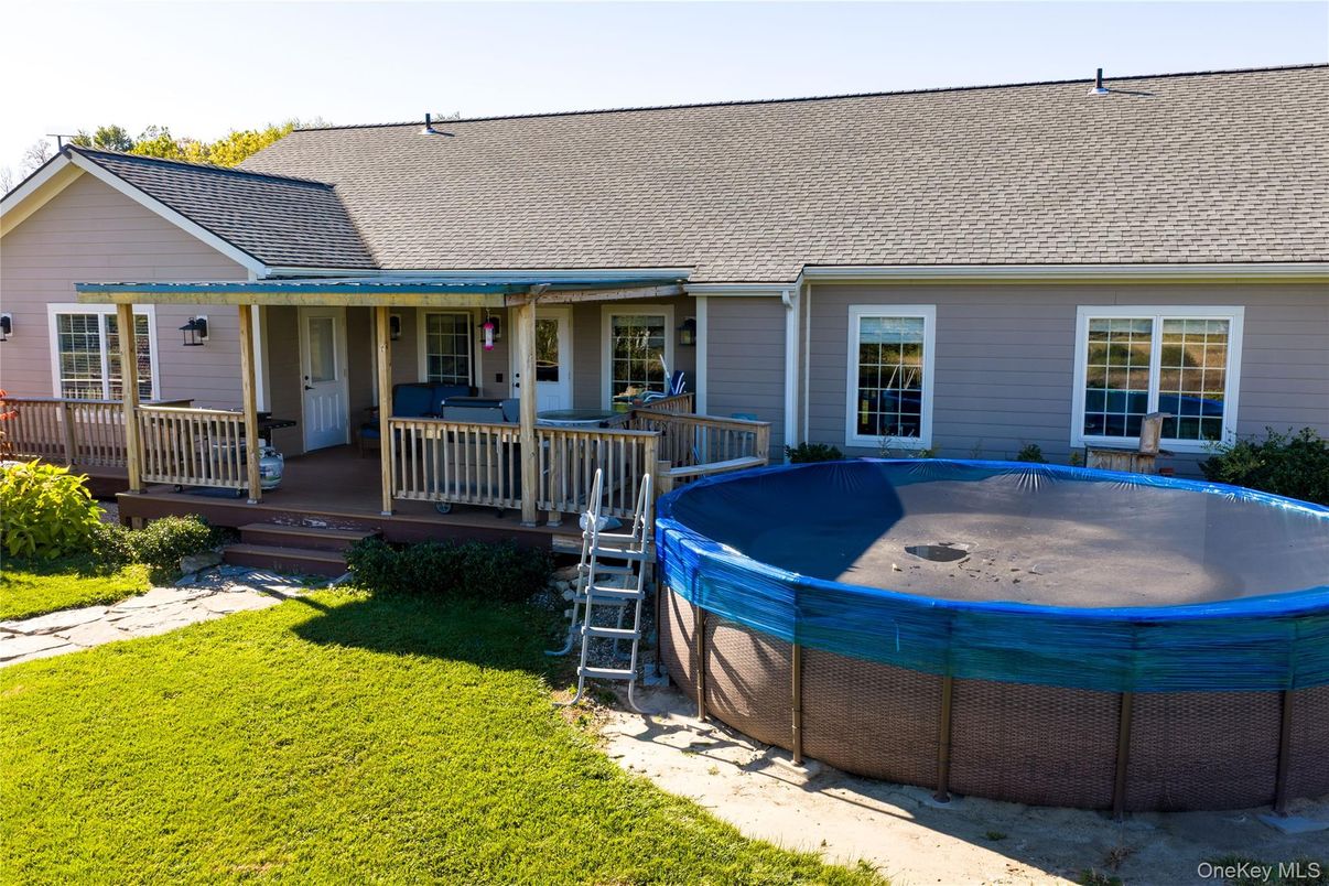 Exterior, Pool