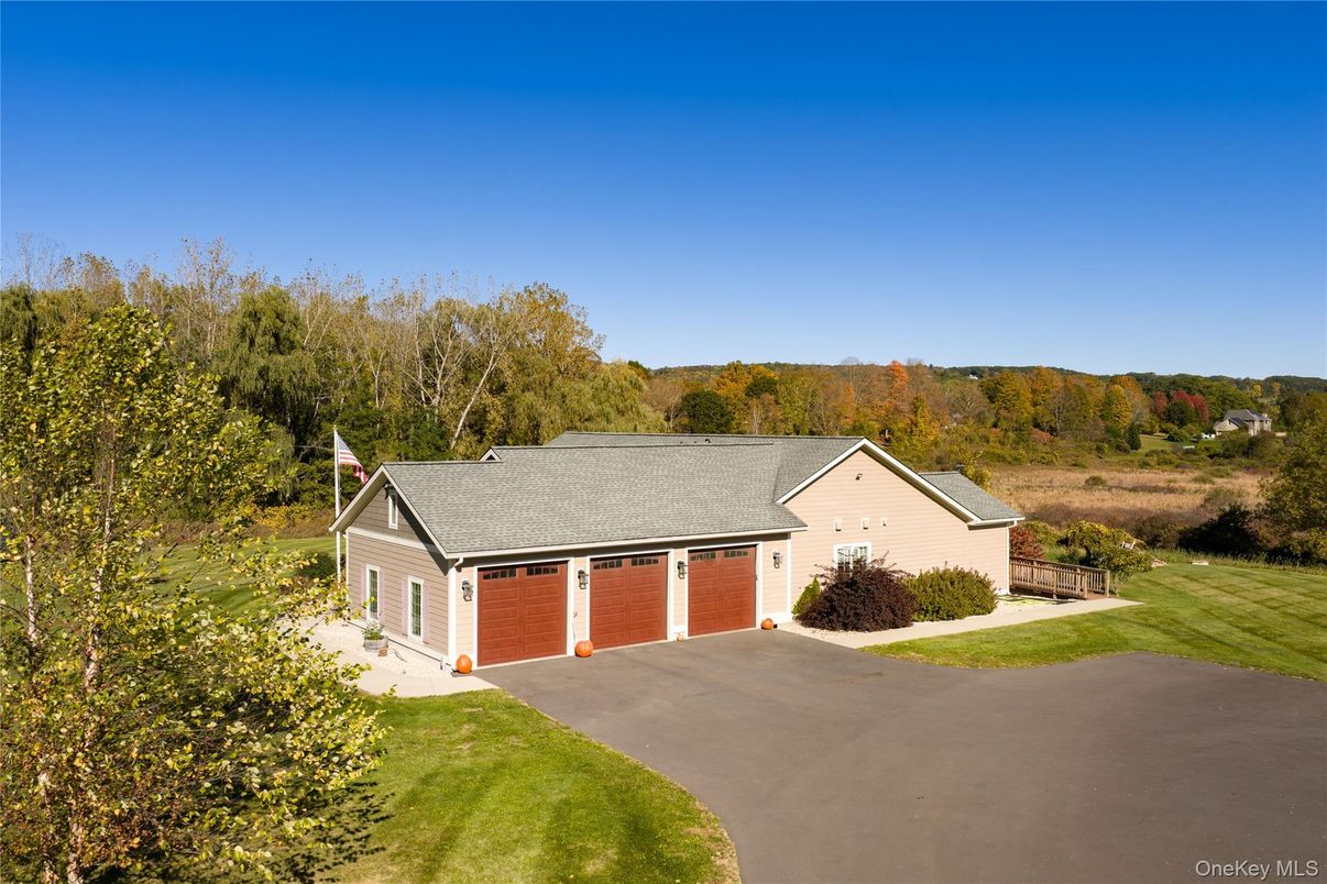 Backyard, Detached Garage, Exterior