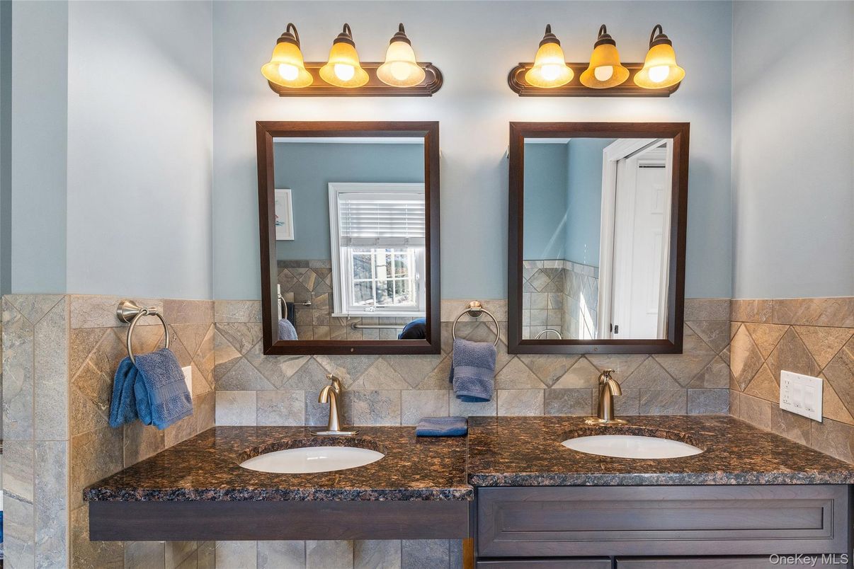 Bathroom, Dual Sink Vanities, Interior
