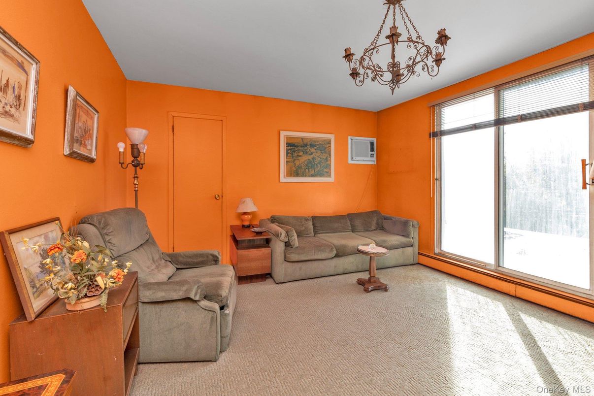 Chandelier, Interior, Living room