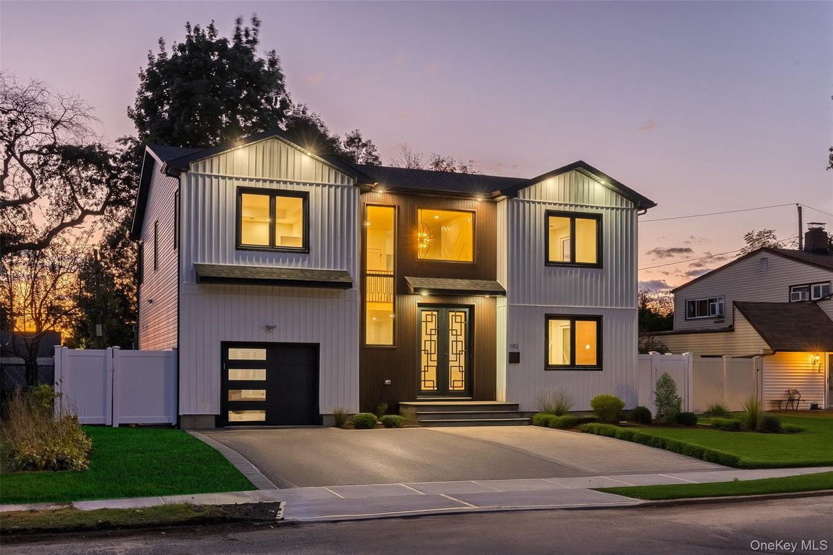 Attached, Exterior, Facade, Farmhouse