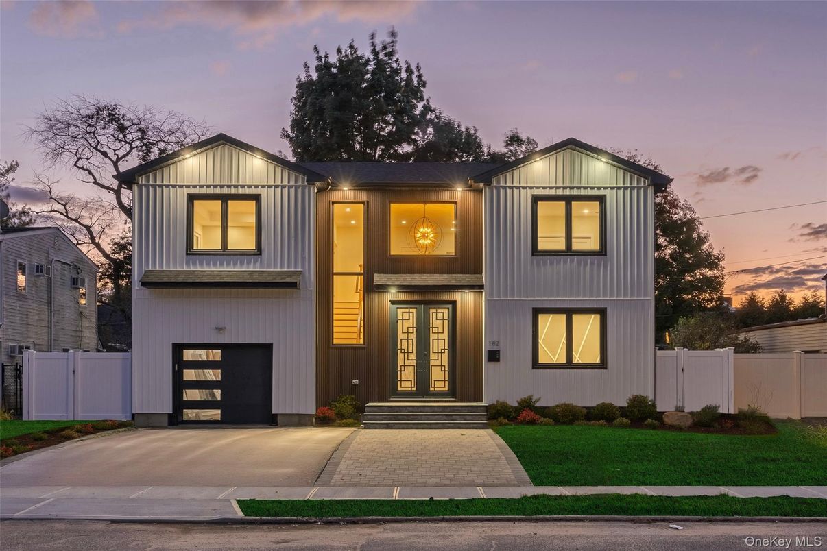 Attached, Exterior, Facade, Farmhouse