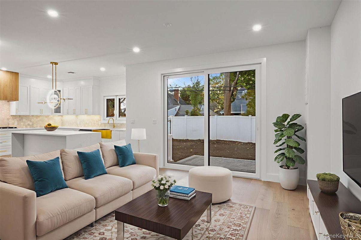 Interior, Kitchen, Living room, Pendant Lights, Recessed Lighting, Wood Texture Flooring