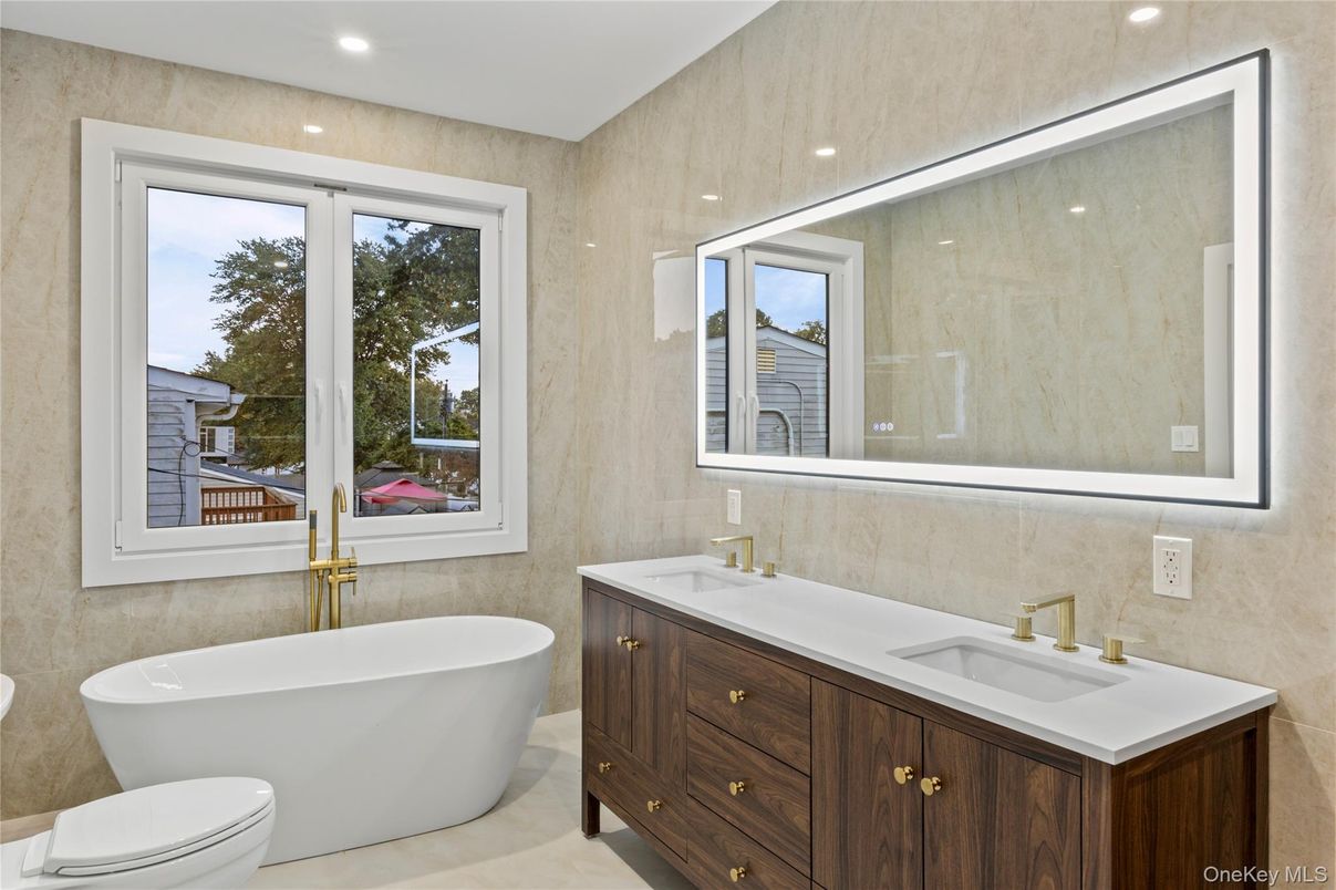 Bathroom, Dual Sink Vanities, Free Standing Baths, Interior, Recessed Lighting