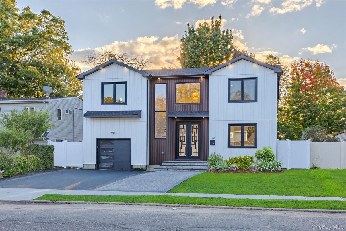 Attached, Exterior, Facade, Farmhouse