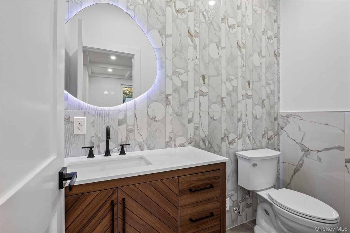 Bathroom, Interior, Recessed Lighting