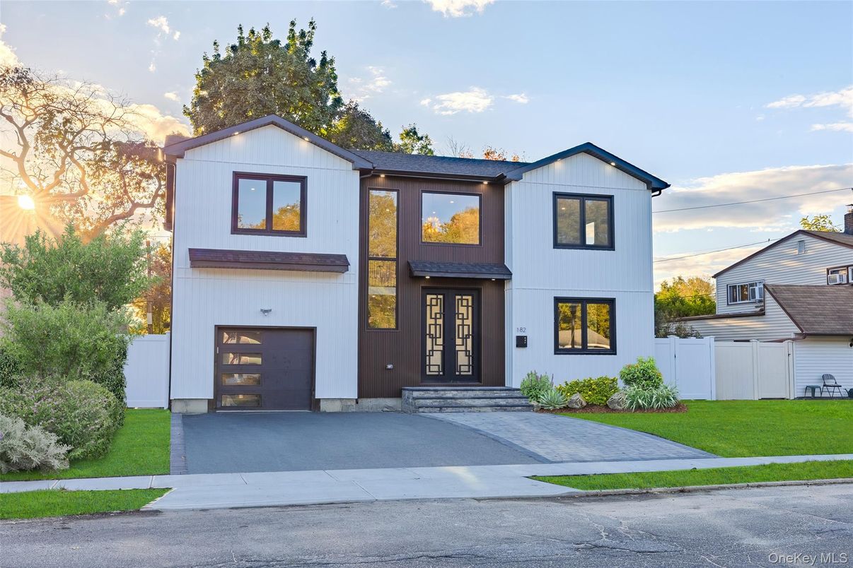 Attached, Exterior, Facade, Farmhouse