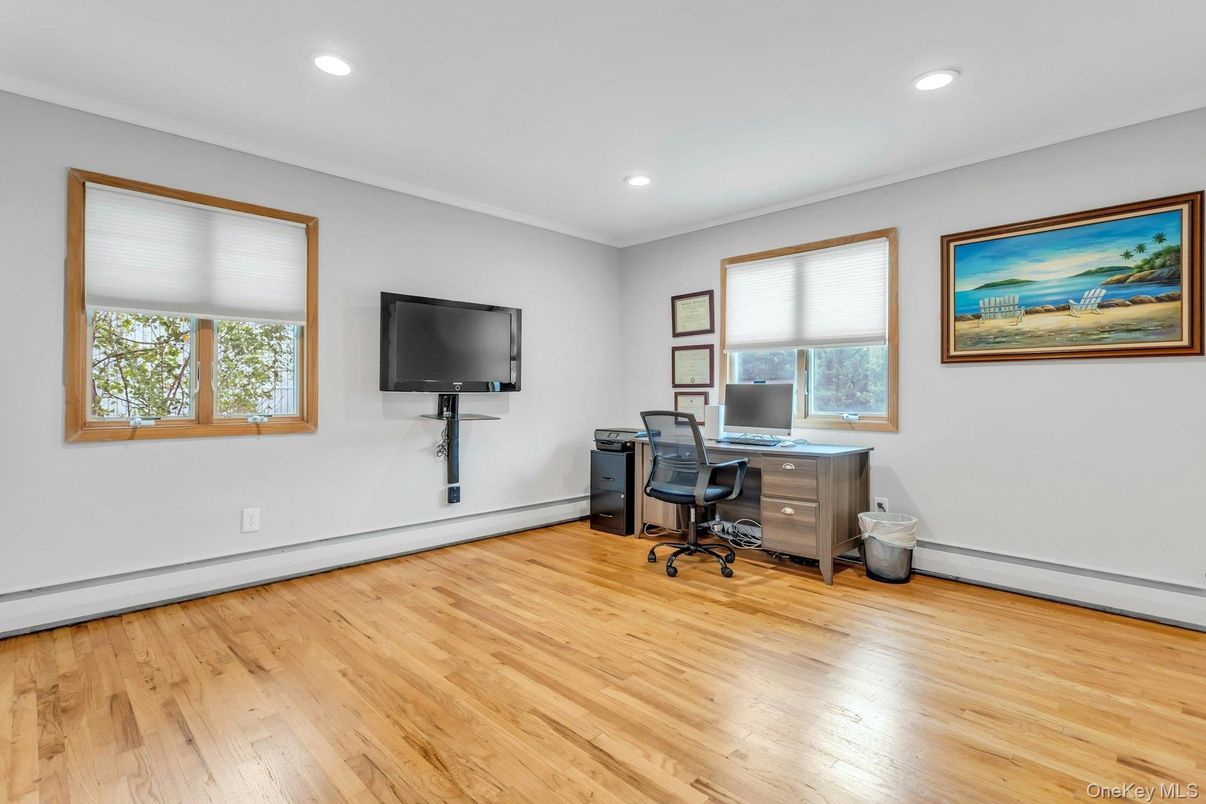 Home Office, Interior, Recessed Lighting, Wood Texture Flooring