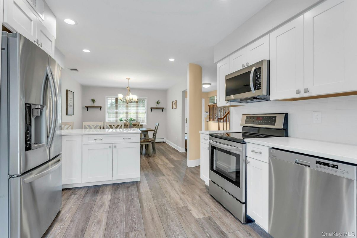 Chandelier, Dining room, Interior, Kitchen, Recessed Lighting, Stainless Steel Appliances, Wood Texture Flooring