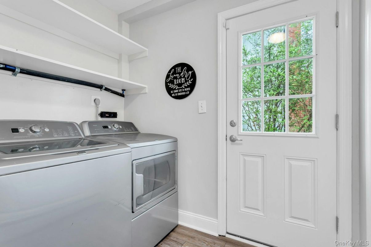Interior, Washer, Wood Texture Flooring