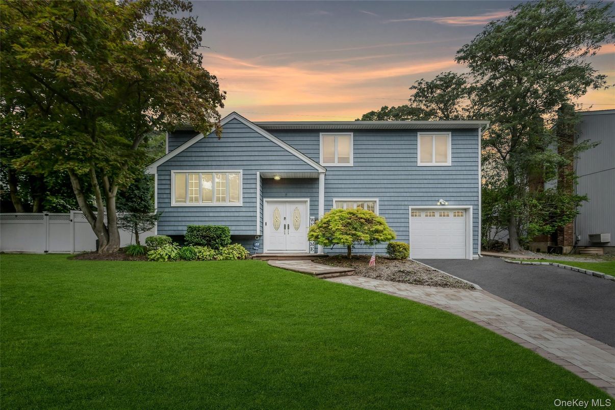 Attached, Exterior, Facade, Raised Ranch