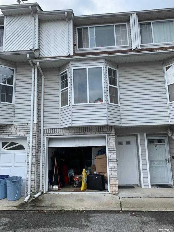 Attached, Exterior, Facade, Rowhouse