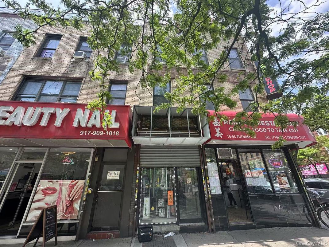Exterior, Facade, None