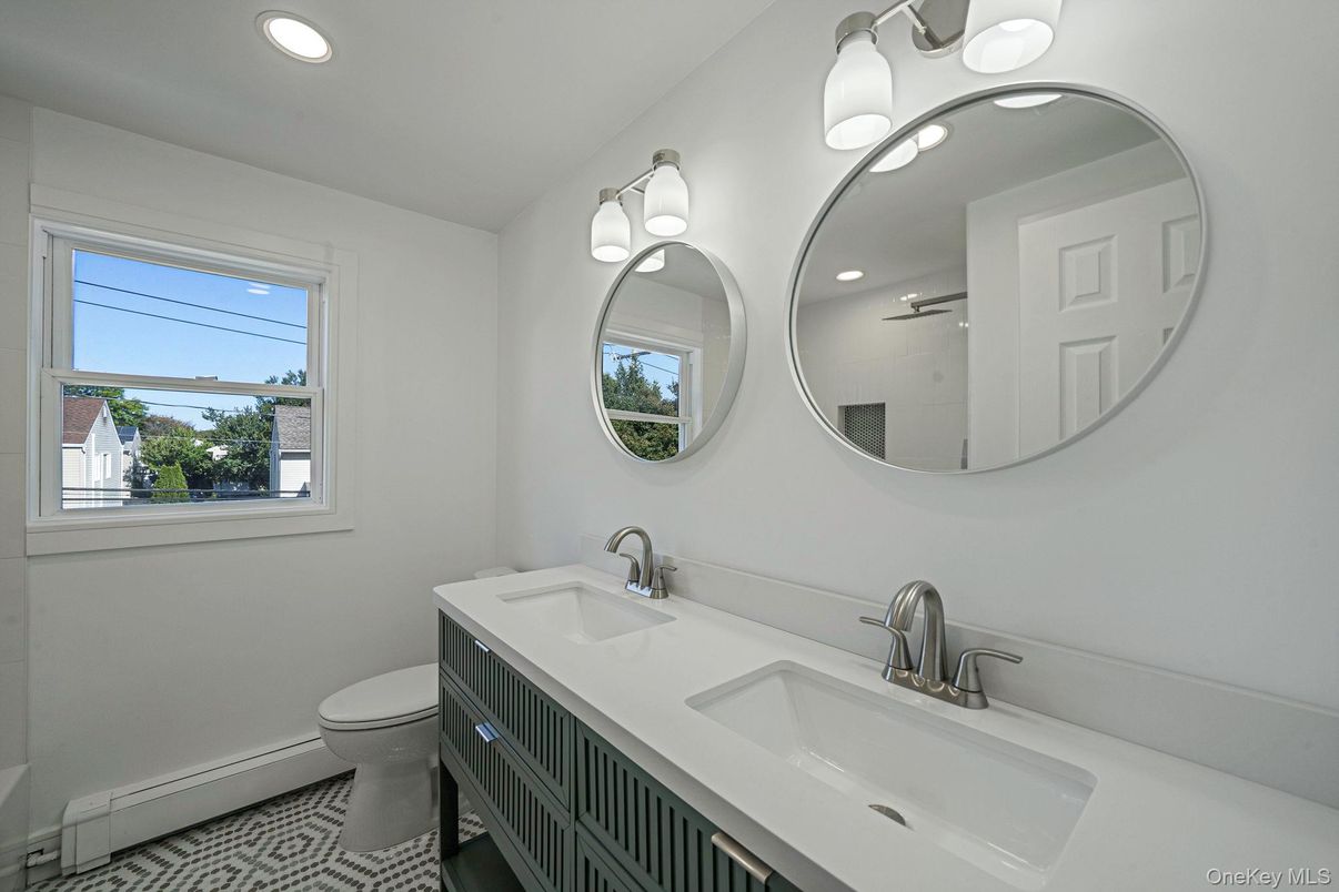 Bathroom, Dual Sink Vanities, Interior, Recessed Lighting