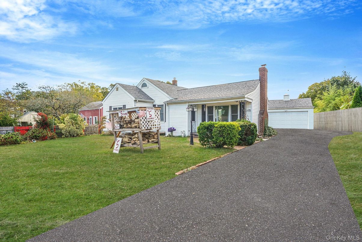 Backyard, Detached Garage, Exterior