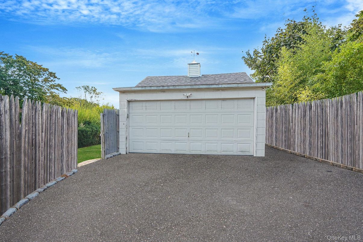 Detached Garage, Exterior