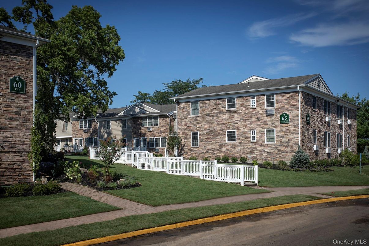 Exterior, Facade, Brick Facade, Georgian