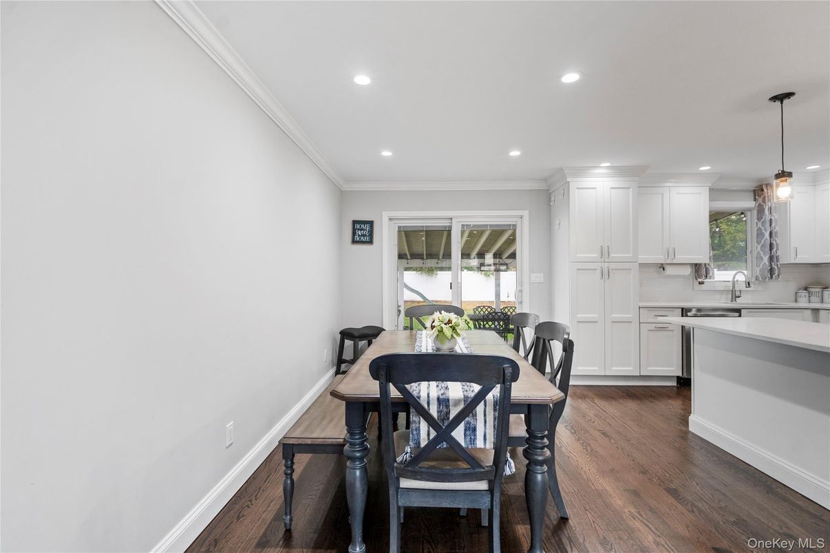 Dining room, Interior, Kitchen, Pendant Lights, Recessed Lighting, Wood Texture Flooring