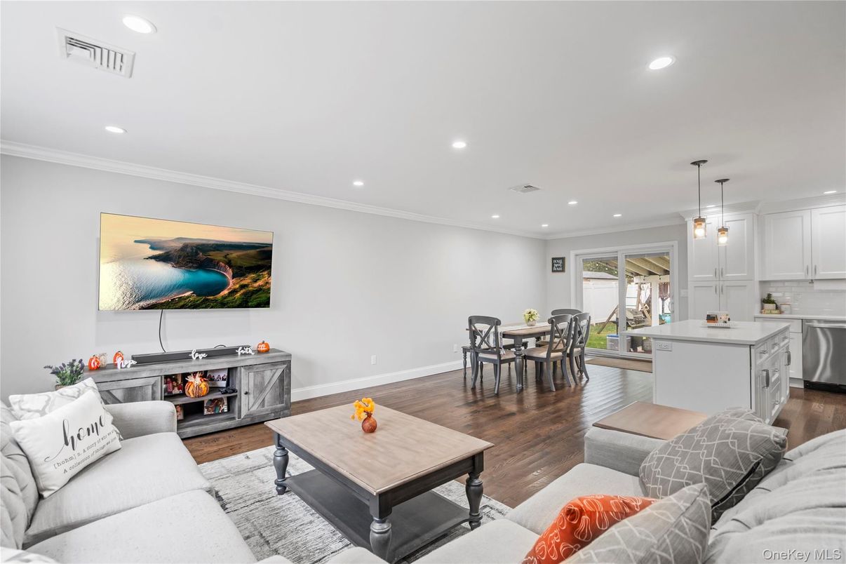 Dining room, Interior, Kitchen, Living room, Pendant Lights, Recessed Lighting, Wood Texture Flooring