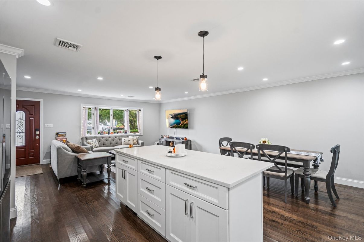 Dining room, Interior, Living room, Pendant Lights, Recessed Lighting, Wood Texture Flooring