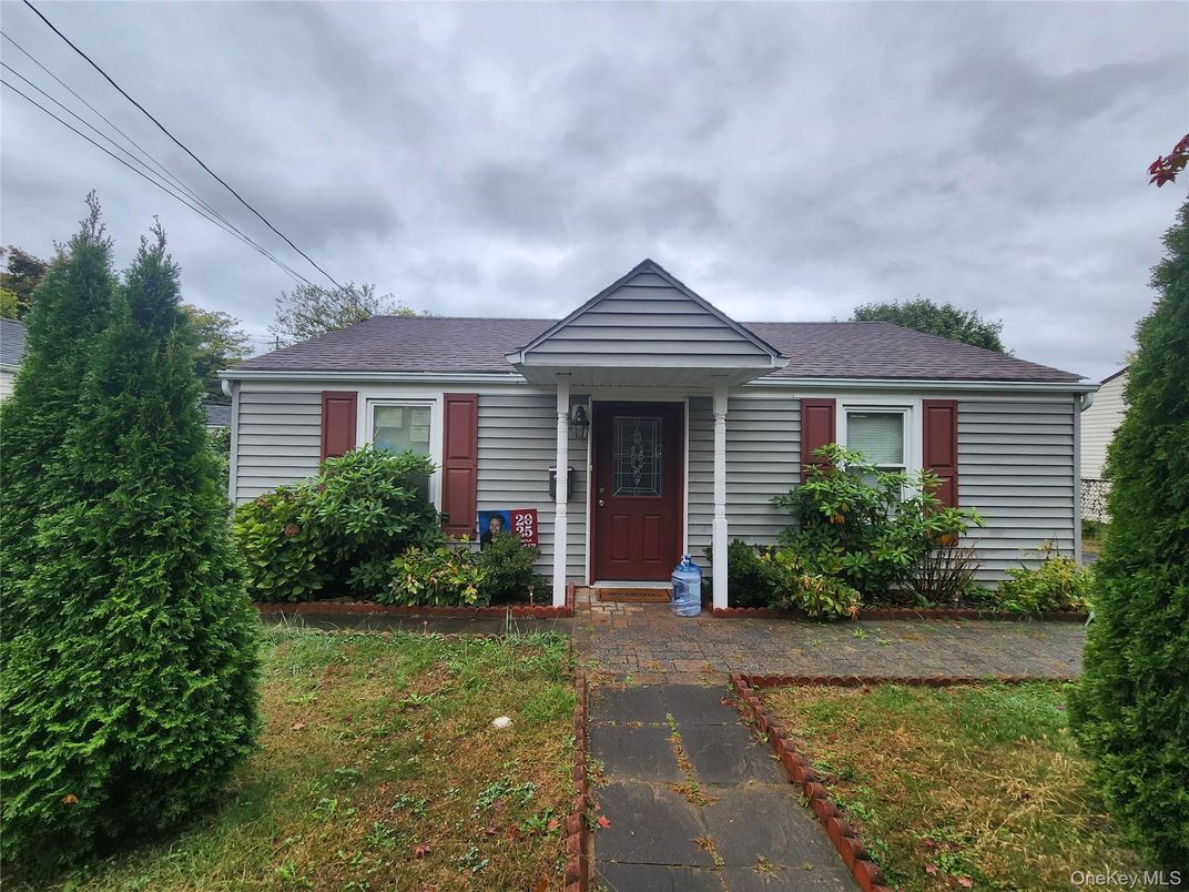 Exterior, Facade, Cape Cod