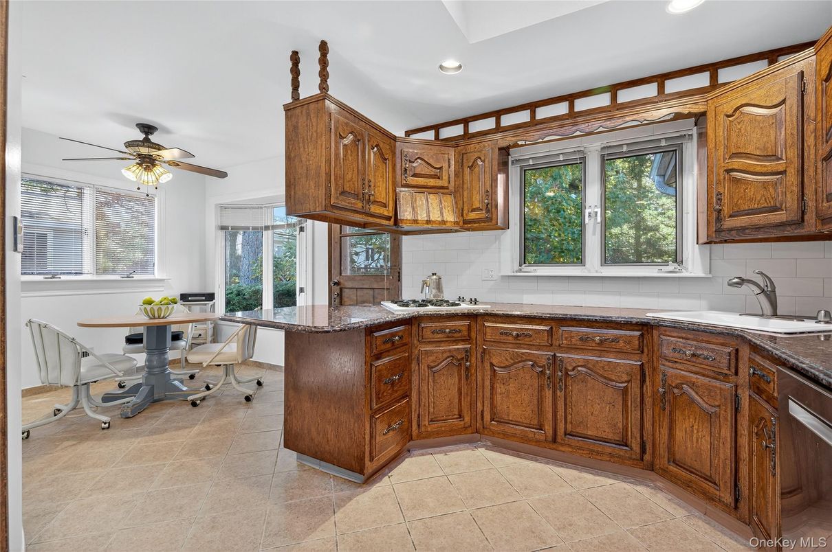 Dining room, Interior, Kitchen, Recessed Lighting