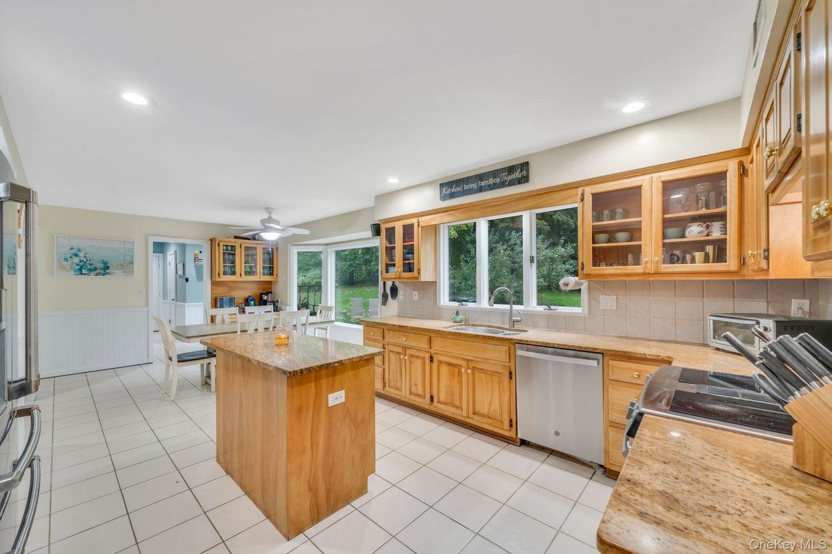 Dining room, Interior, Kitchen, Recessed Lighting, Stainless Steel Appliances