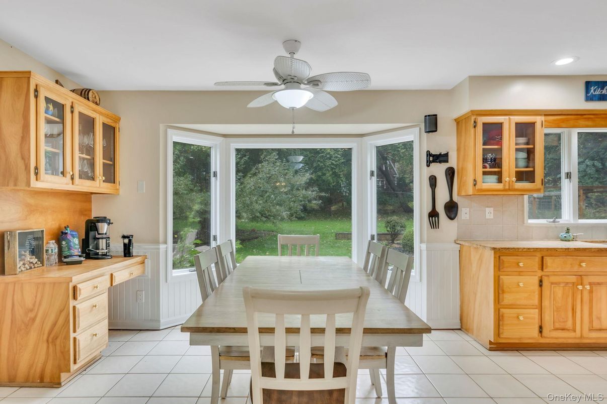Dining room, Interior, Recessed Lighting
